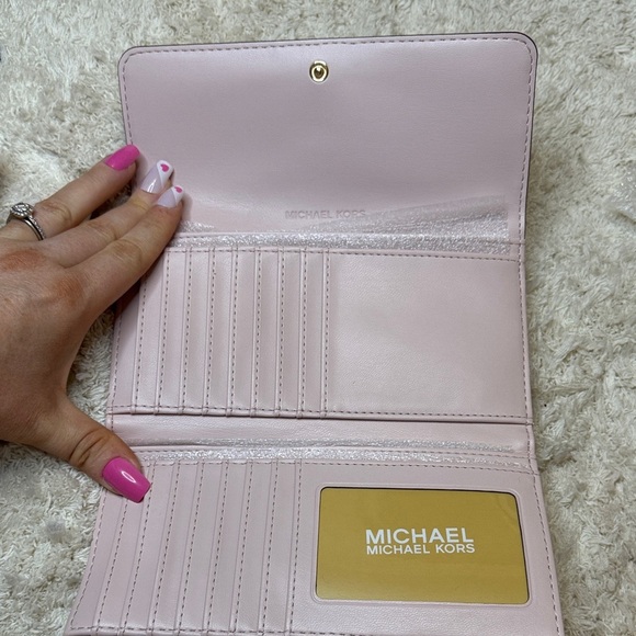 NWT Michael Kors Powder Blush Quilted Large Trifold Wallet - Picture 8 of 8